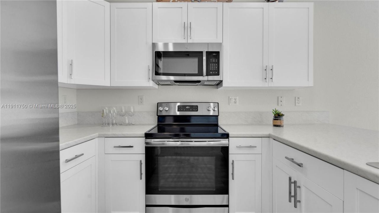 10547 W 34th Ct, Hialeah, FL 33018 Photo