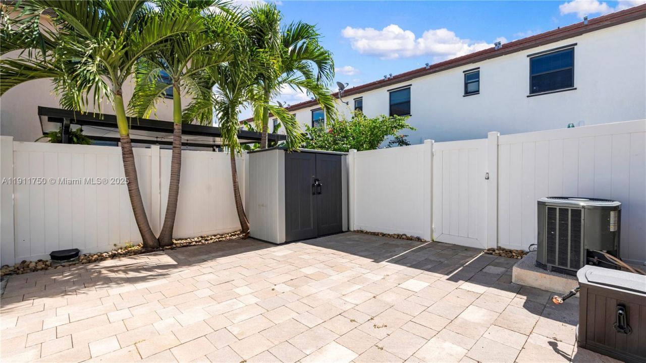 10547 W 34th Ct, Hialeah, FL 33018 Photo