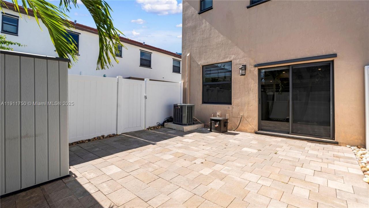 10547 W 34th Ct, Hialeah, FL 33018 Photo