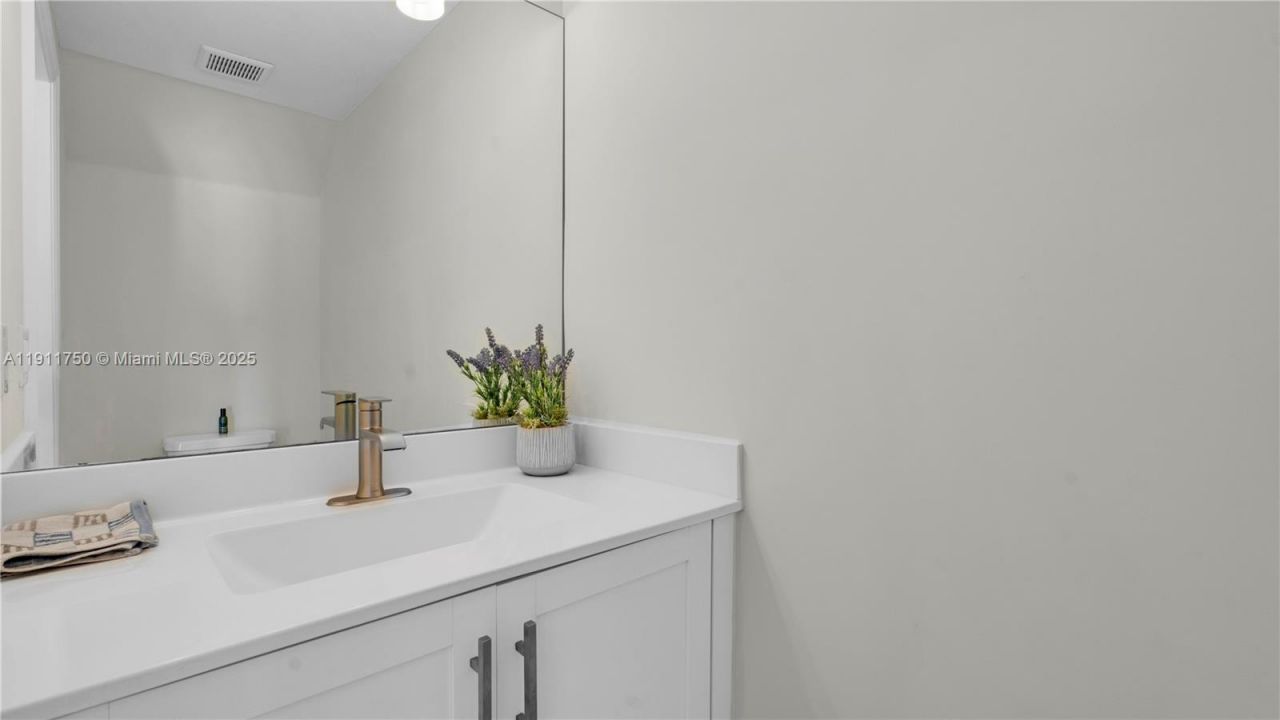 10547 W 34th Ct, Hialeah, FL 33018 Photo