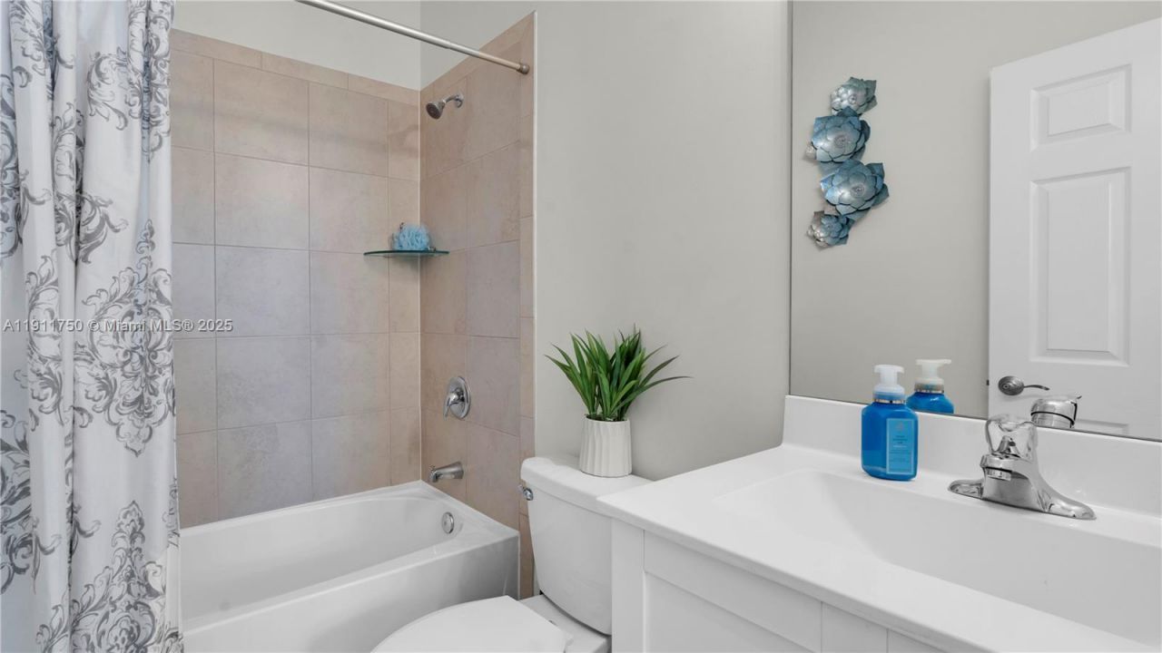 10547 W 34th Ct, Hialeah, FL 33018 Photo