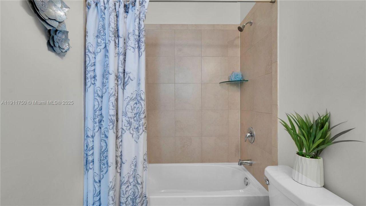 10547 W 34th Ct, Hialeah, FL 33018 Photo