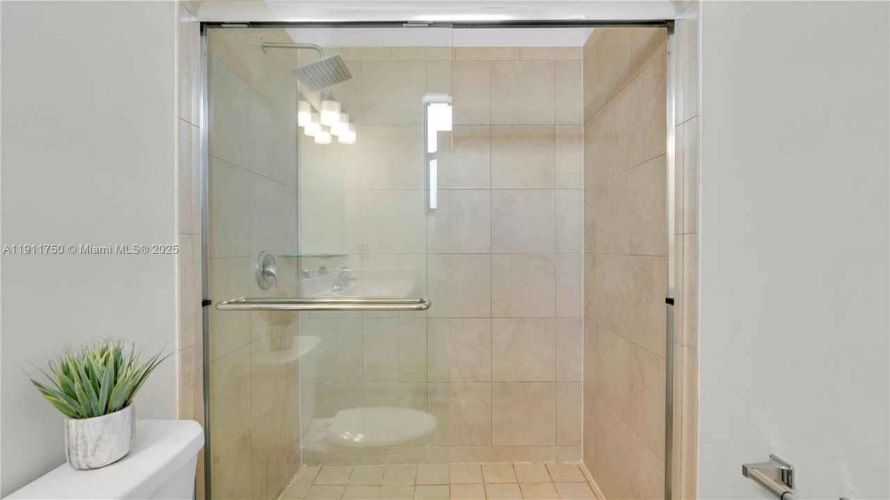 10547 W 34th Ct, Hialeah, FL 33018 Photo