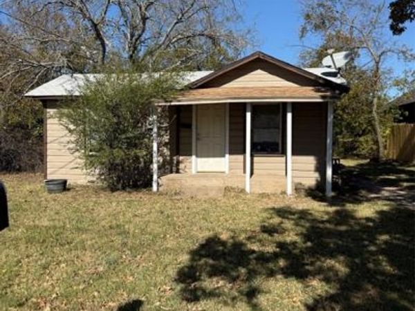 1711 W Groesbeck Street, Stephenville, TX 76401
