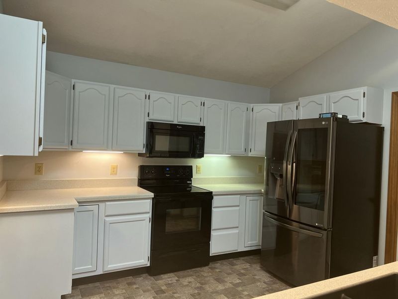 3126 Lakeview Court, Unit 3126, Springfield, OH 45503 Photo 4