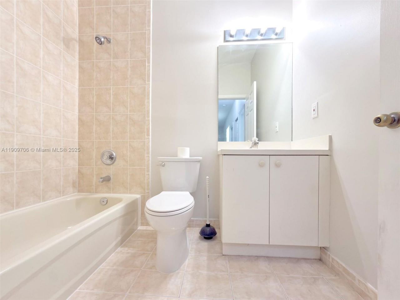 2610 NE 3rd Dr, Unit 203, Homestead, FL 33033 Photo