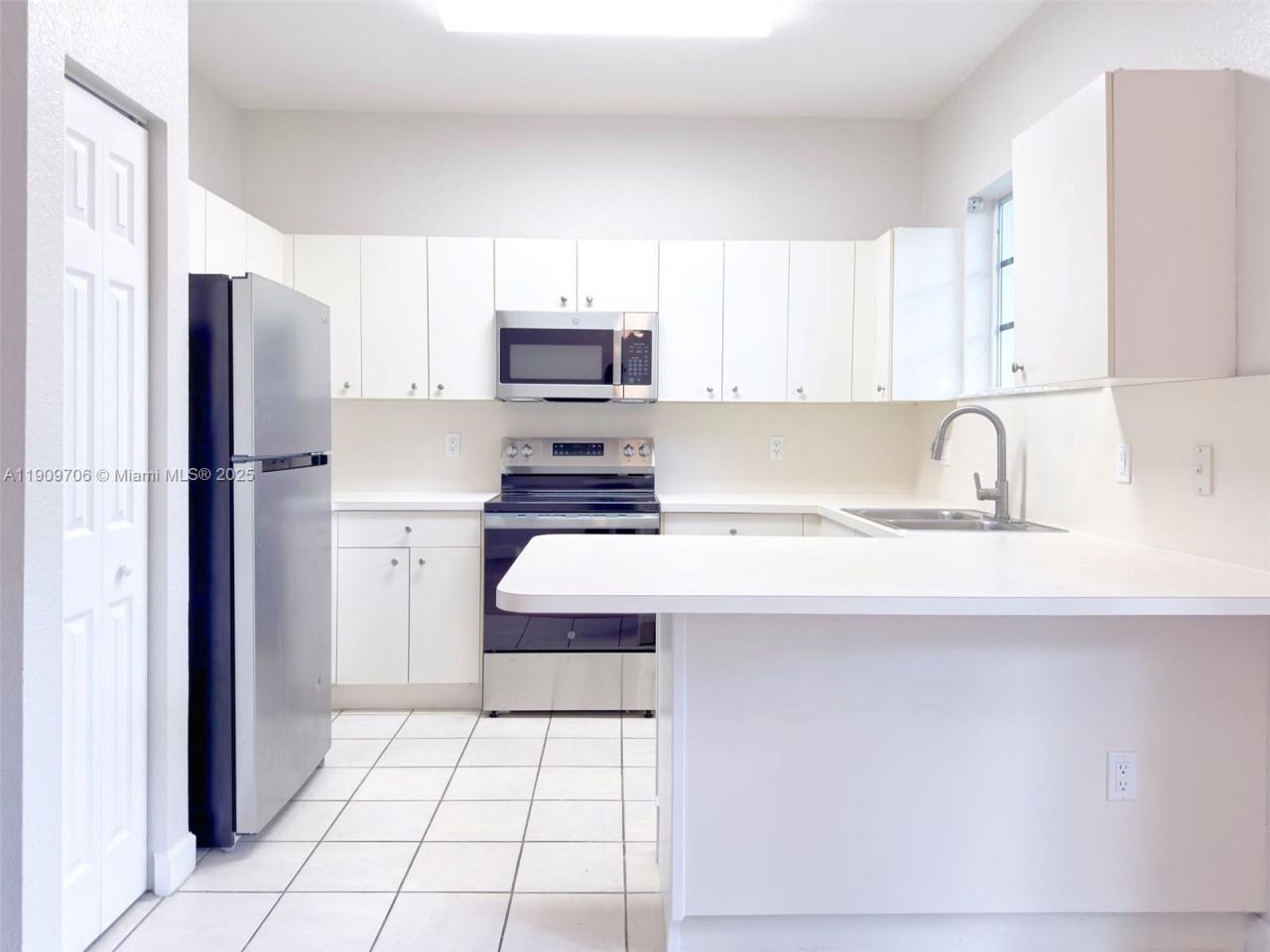 2610 NE 3rd Dr, Unit 203, Homestead, FL 33033 Photo