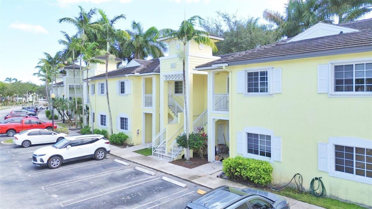2610 NE 3rd Dr, Unit 203, Homestead, FL 33033 Photo