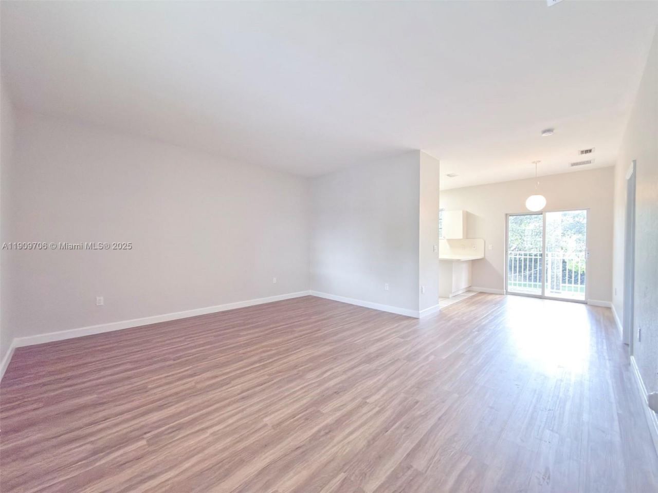 2610 NE 3rd Dr, Unit 203, Homestead, FL 33033 Photo