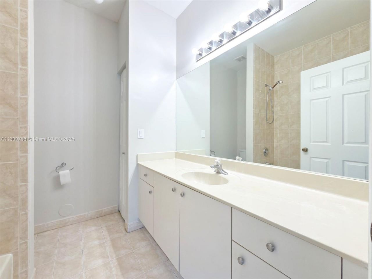 2610 NE 3rd Dr, Unit 203, Homestead, FL 33033 Photo