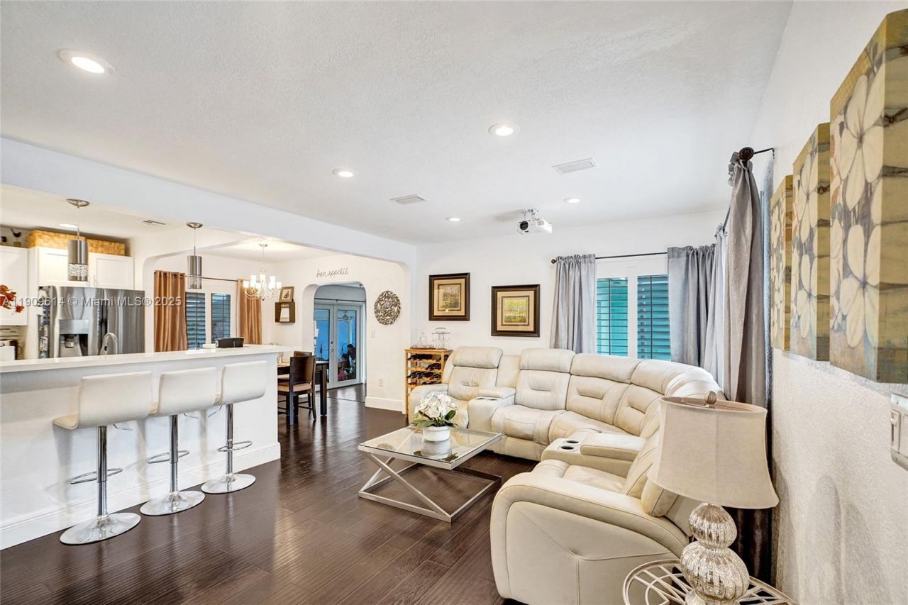 440 NW 38th Ct, Miami, FL 33126 Photo