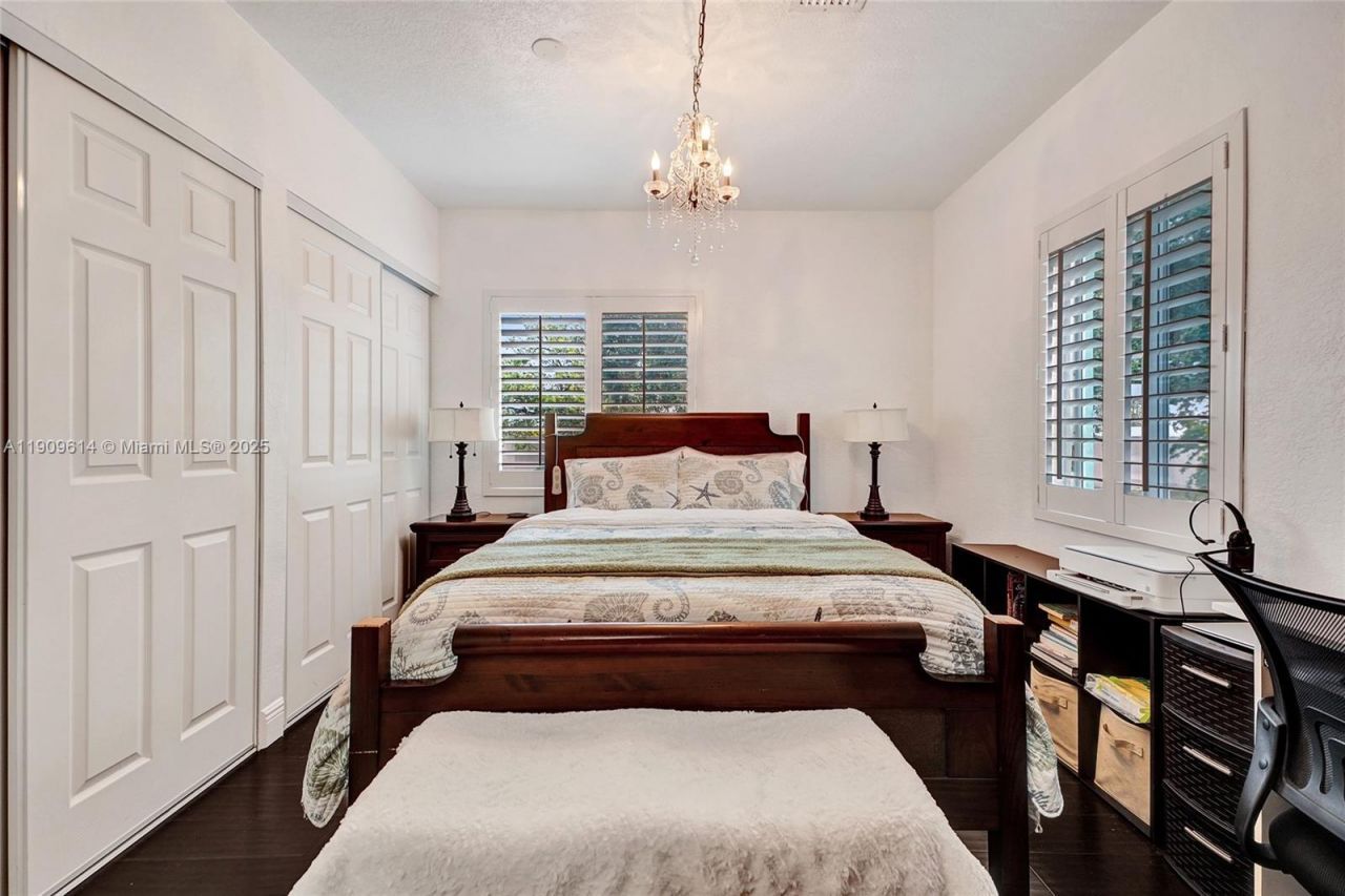 440 NW 38th Ct, Miami, FL 33126 Photo