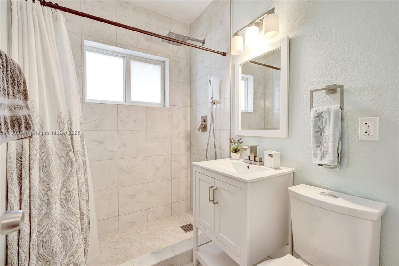 440 NW 38th Ct, Miami, FL 33126 Photo