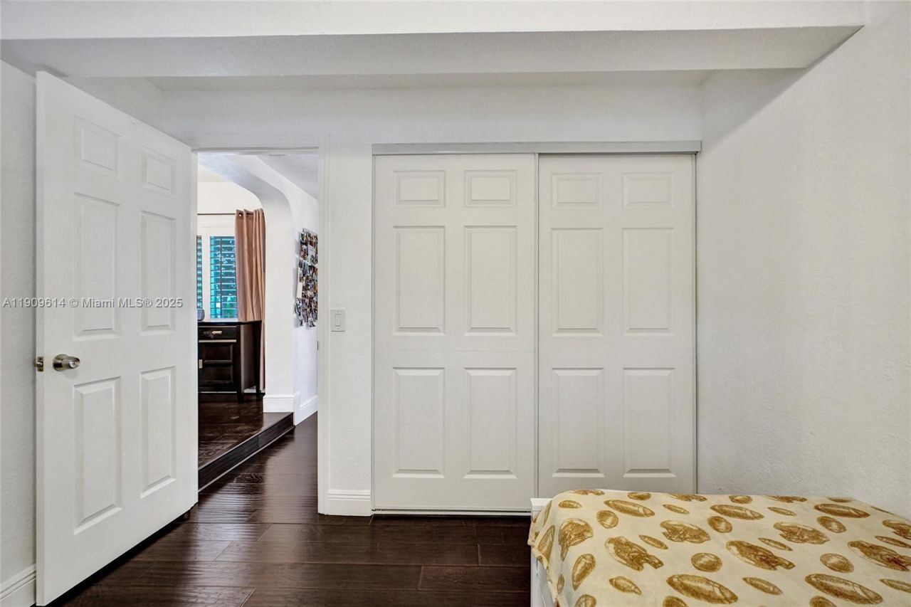 440 NW 38th Ct, Miami, FL 33126 Photo