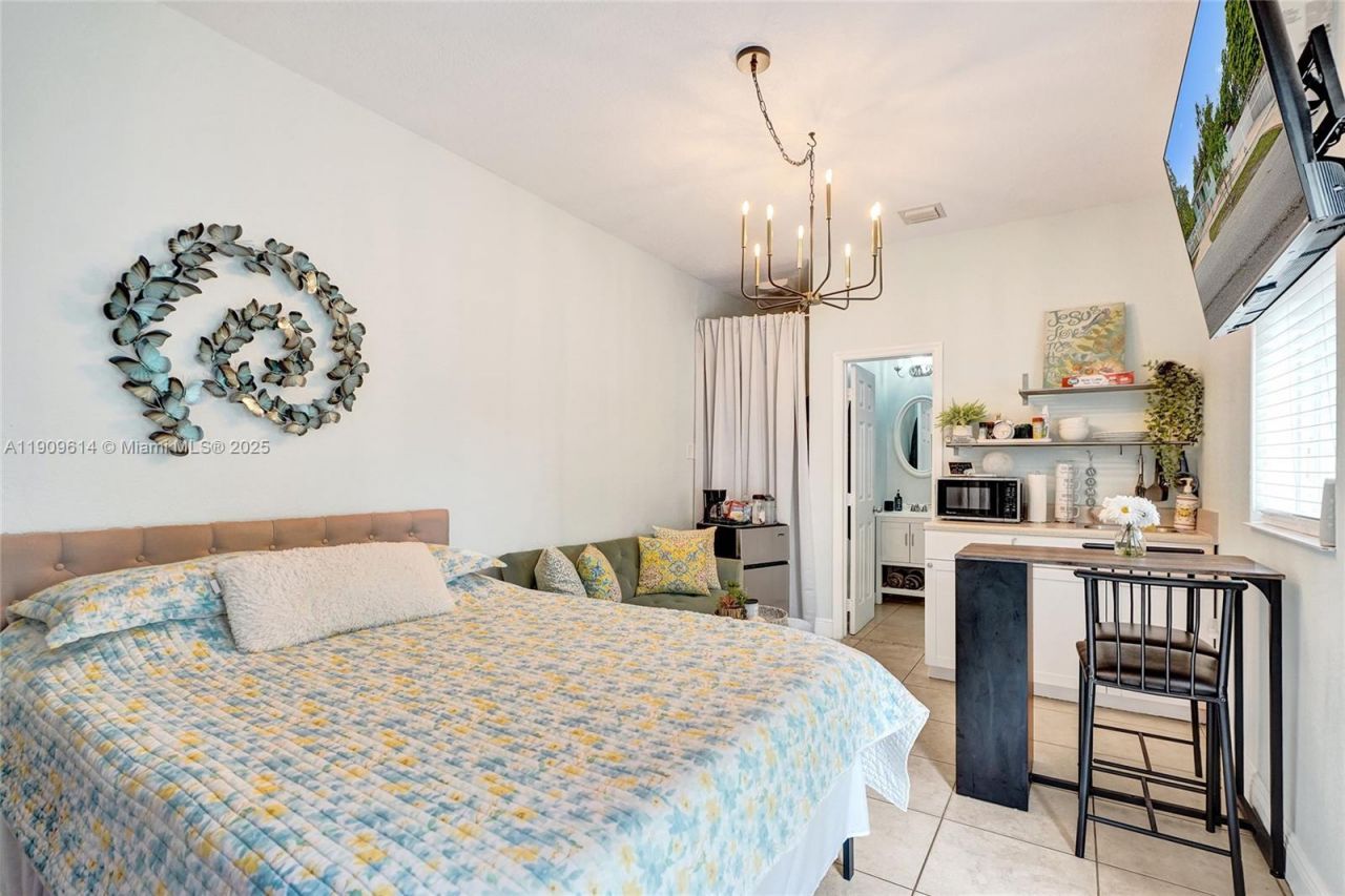 440 NW 38th Ct, Miami, FL 33126 Photo