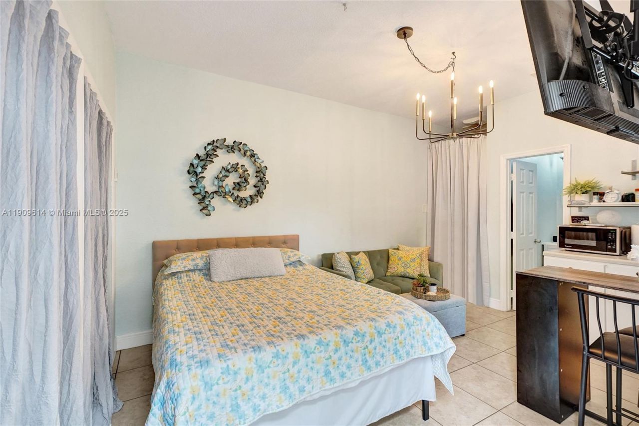 440 NW 38th Ct, Miami, FL 33126 Photo