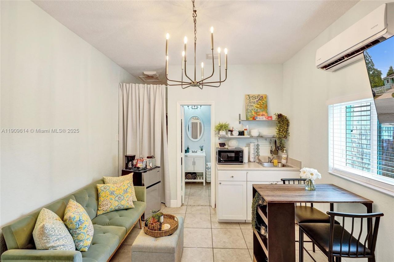 440 NW 38th Ct, Miami, FL 33126 Photo