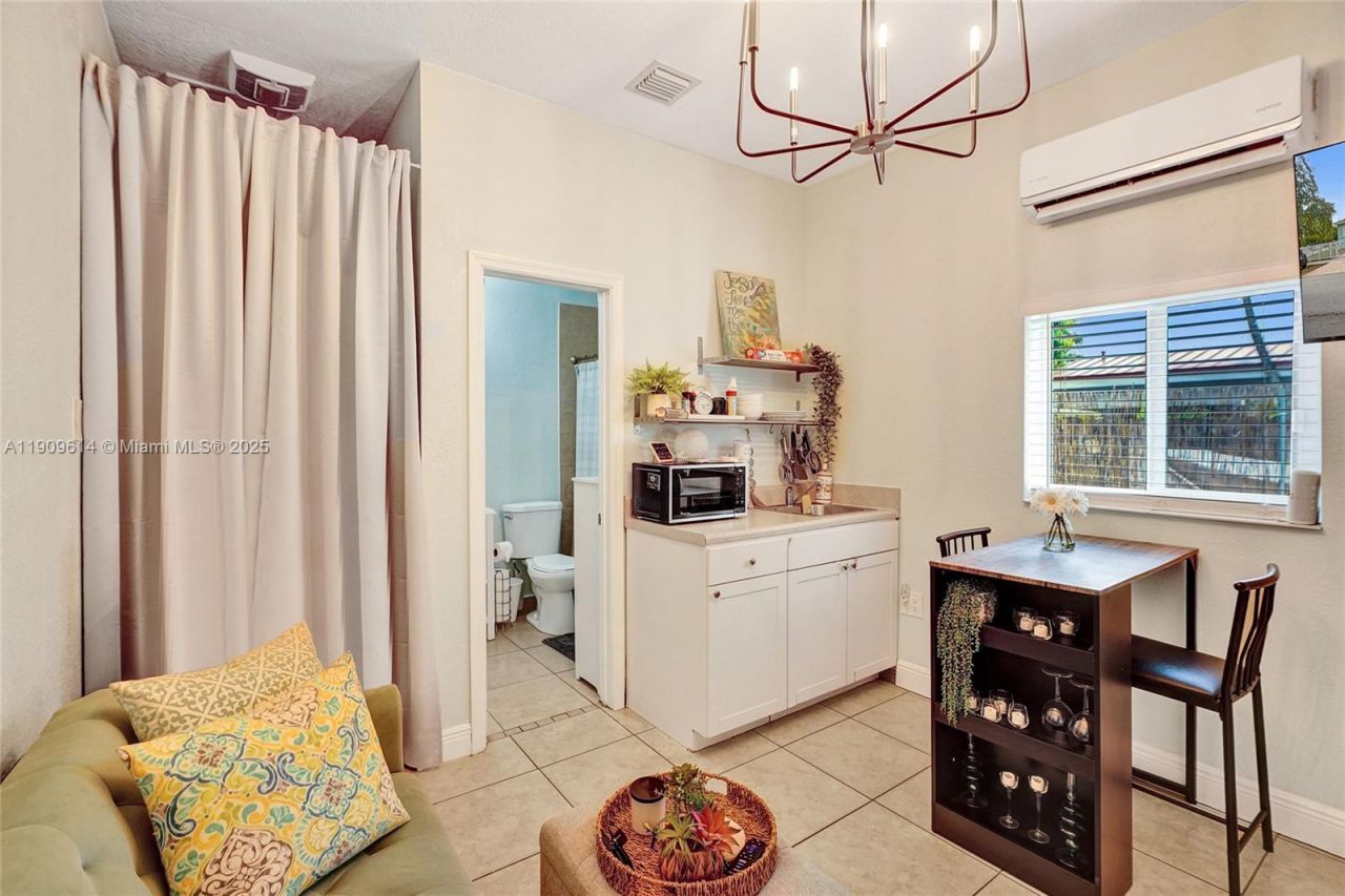 440 NW 38th Ct, Miami, FL 33126 Photo