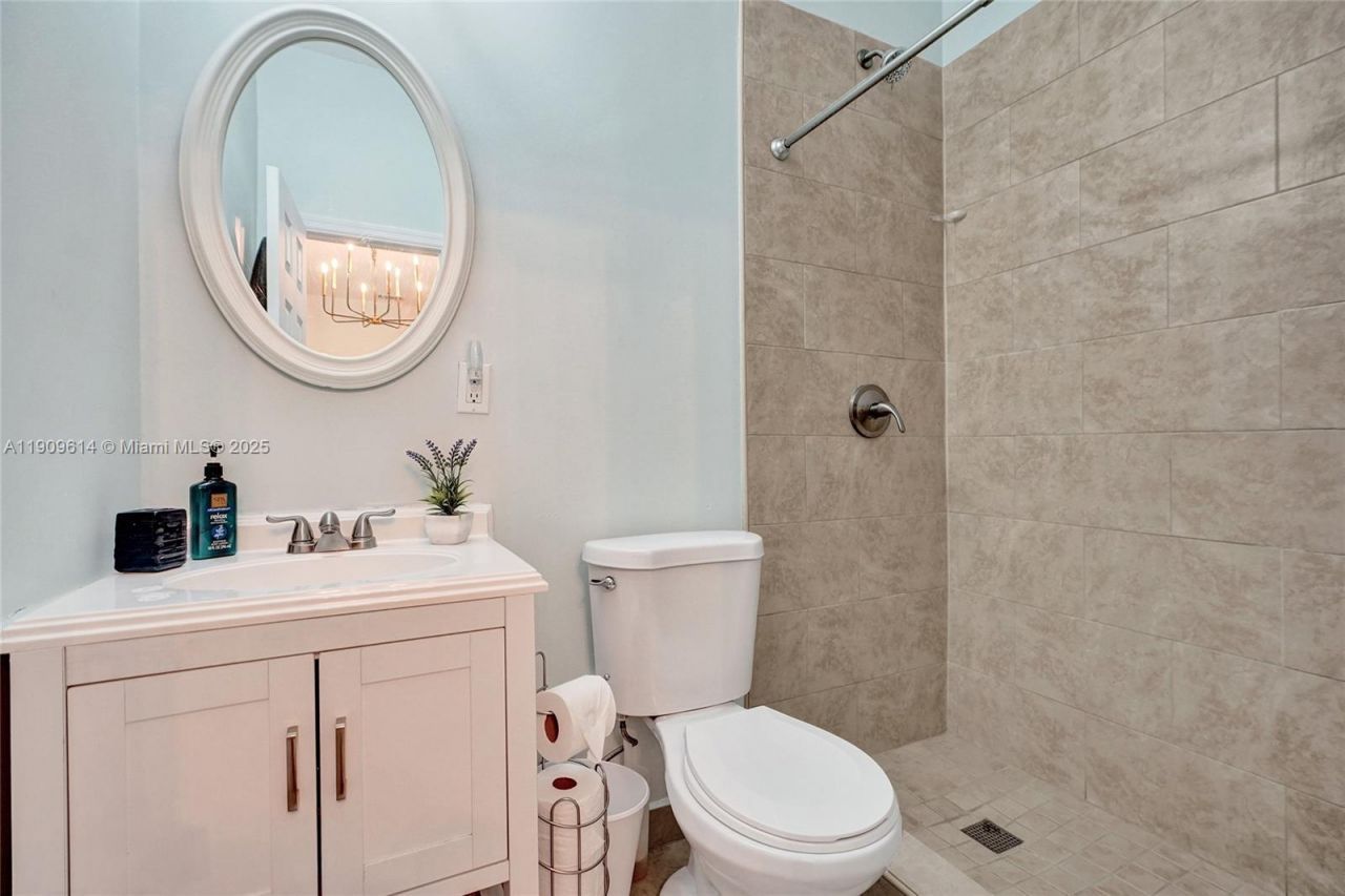 440 NW 38th Ct, Miami, FL 33126 Photo