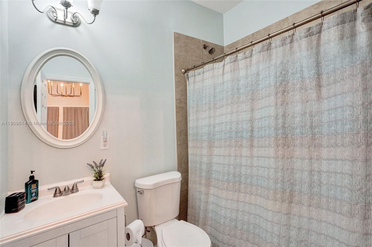 440 NW 38th Ct, Miami, FL 33126 Photo