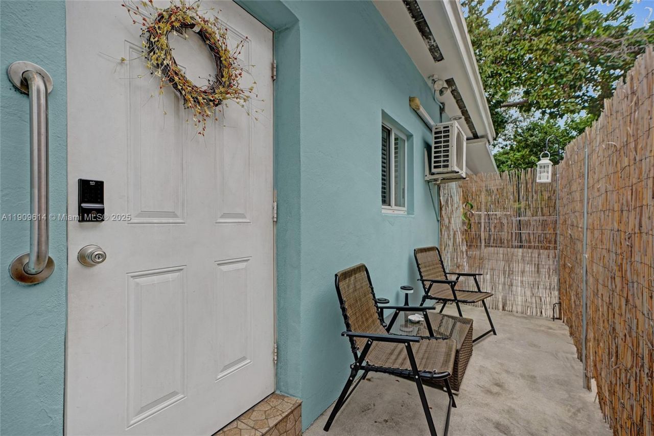 440 NW 38th Ct, Miami, FL 33126 Photo