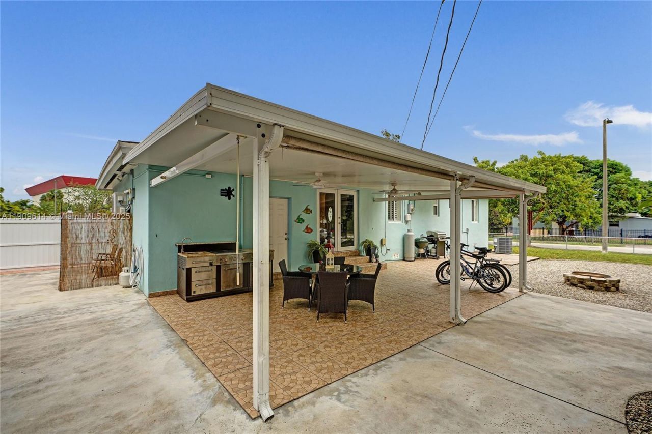 440 NW 38th Ct, Miami, FL 33126 Photo