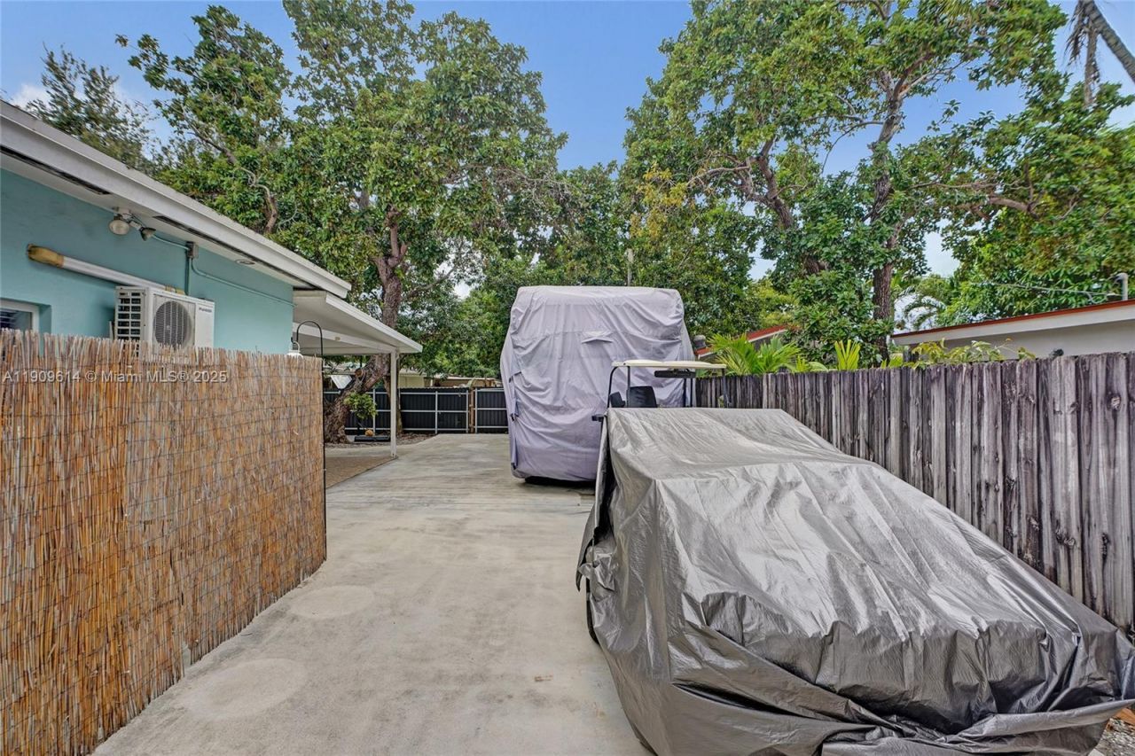 440 NW 38th Ct, Miami, FL 33126 Photo