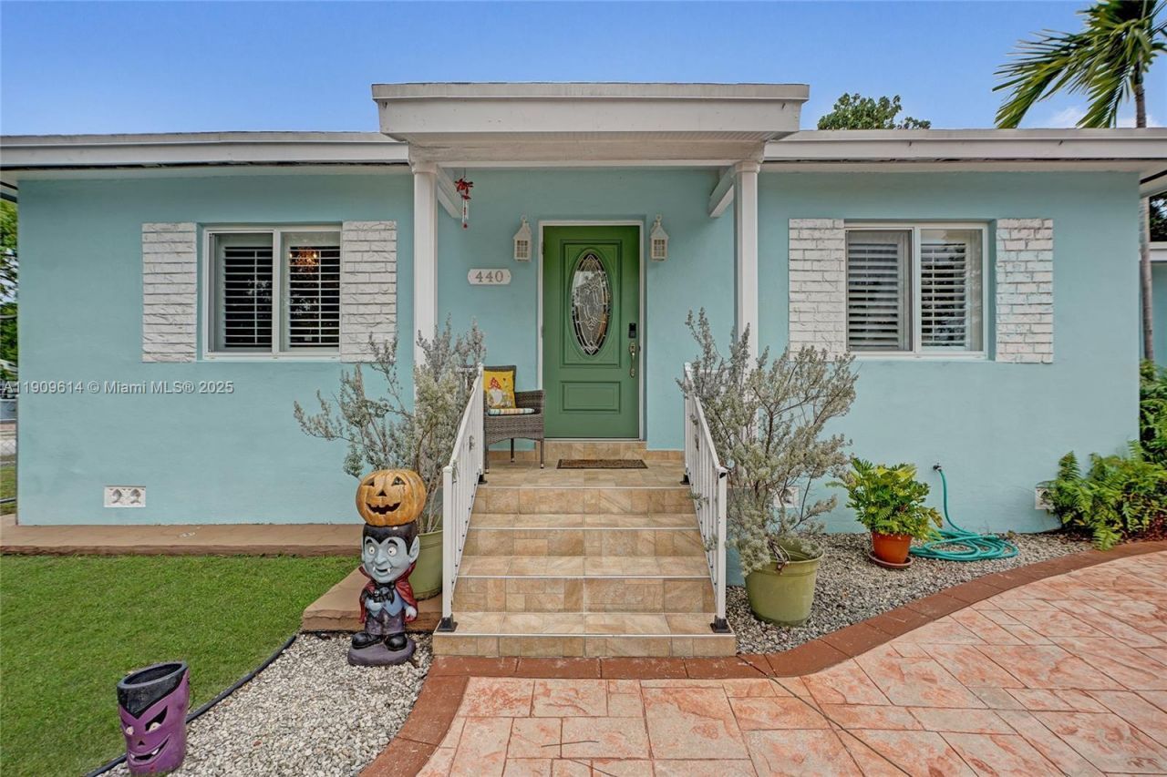 440 NW 38th Ct, Miami, FL 33126 Photo