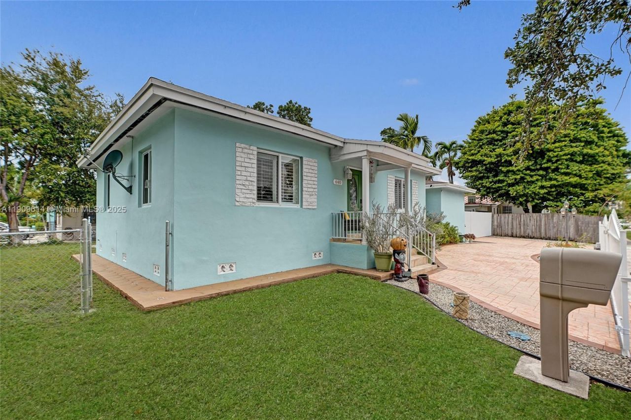 440 NW 38th Ct, Miami, FL 33126 Photo
