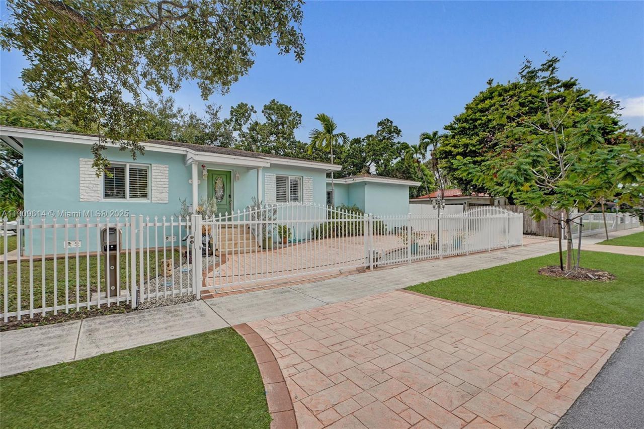 440 NW 38th Ct, Miami, FL 33126 Photo