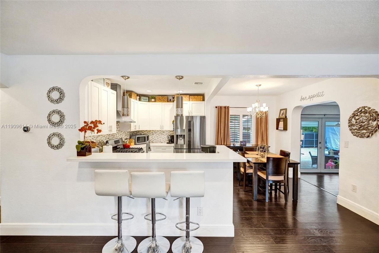 440 NW 38th Ct, Miami, FL 33126 Photo