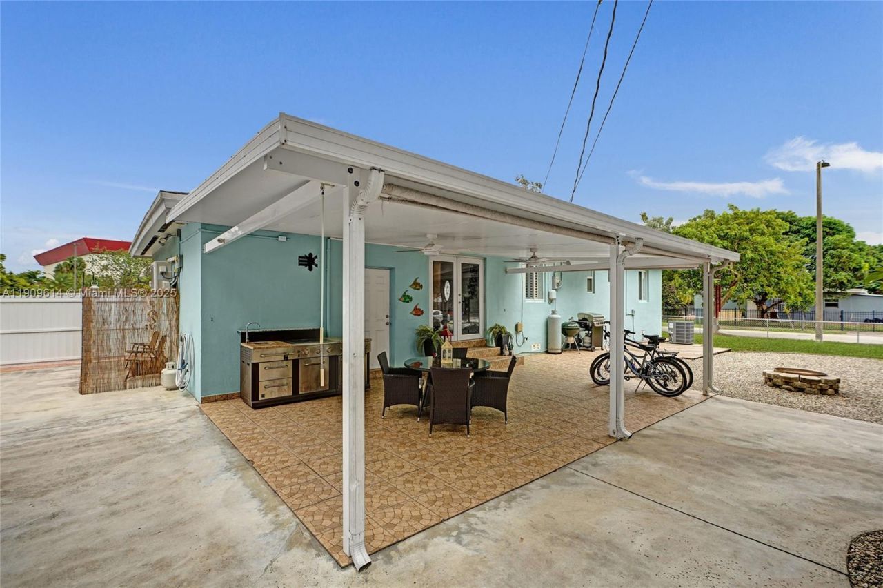 440 NW 38th Ct, Miami, FL 33126 Photo