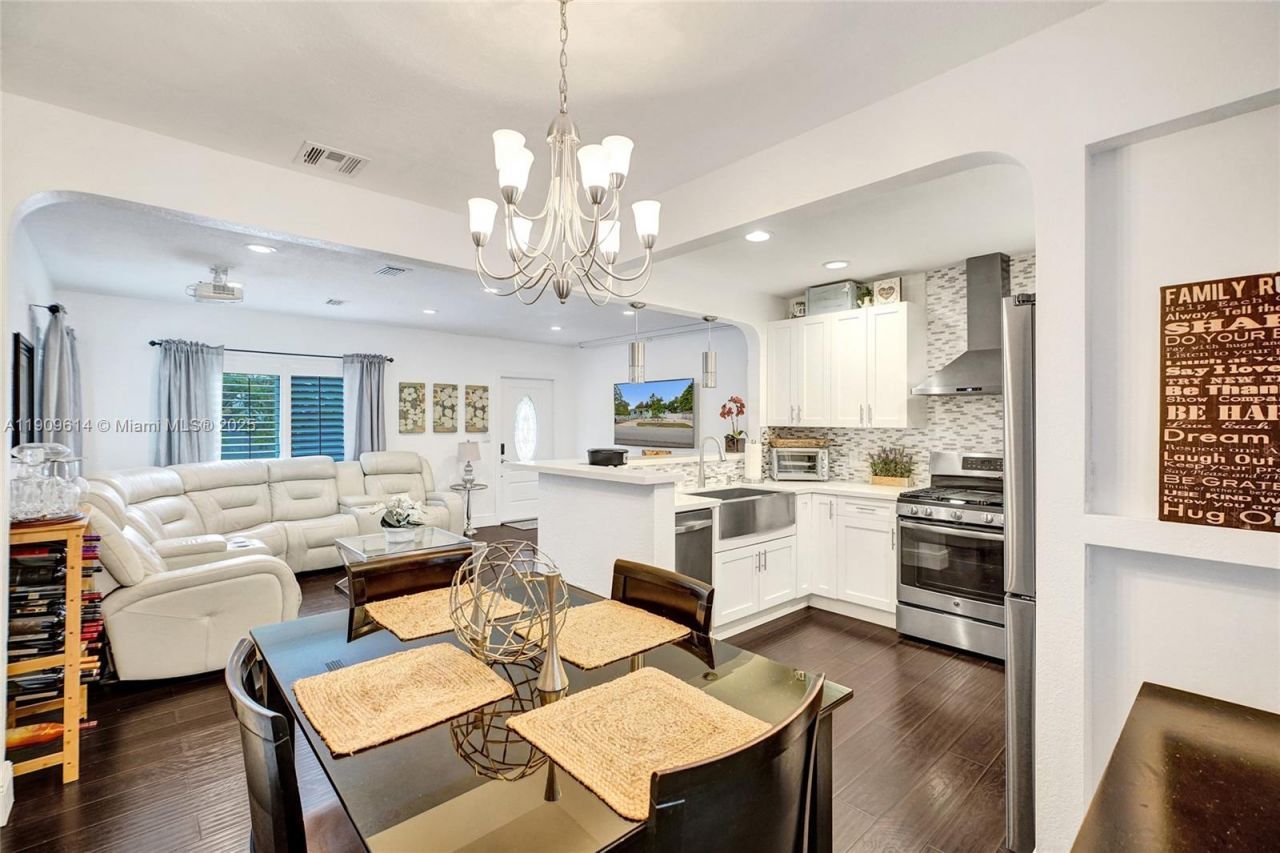 440 NW 38th Ct, Miami, FL 33126 Photo