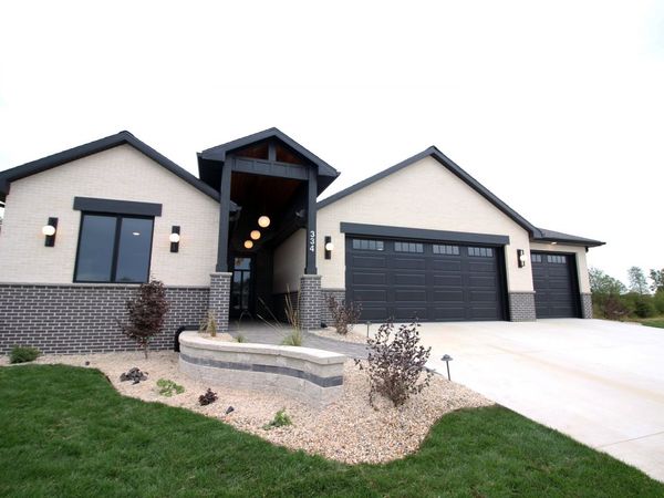 334 Ridge View Drive, Unit 30, Milton, WI 53563