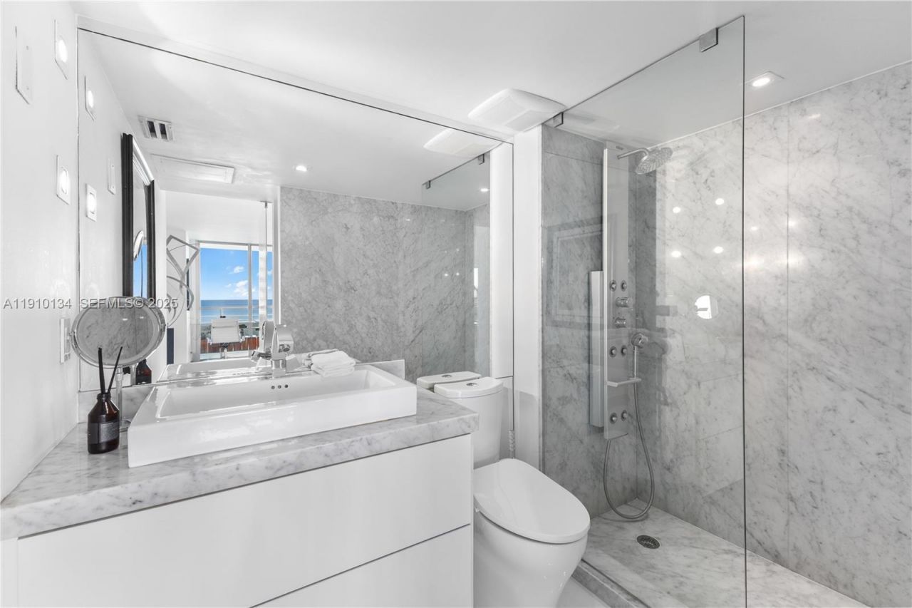 400 S Pointe Dr, Unit 2310, Miami Beach, FL 33139 Photo