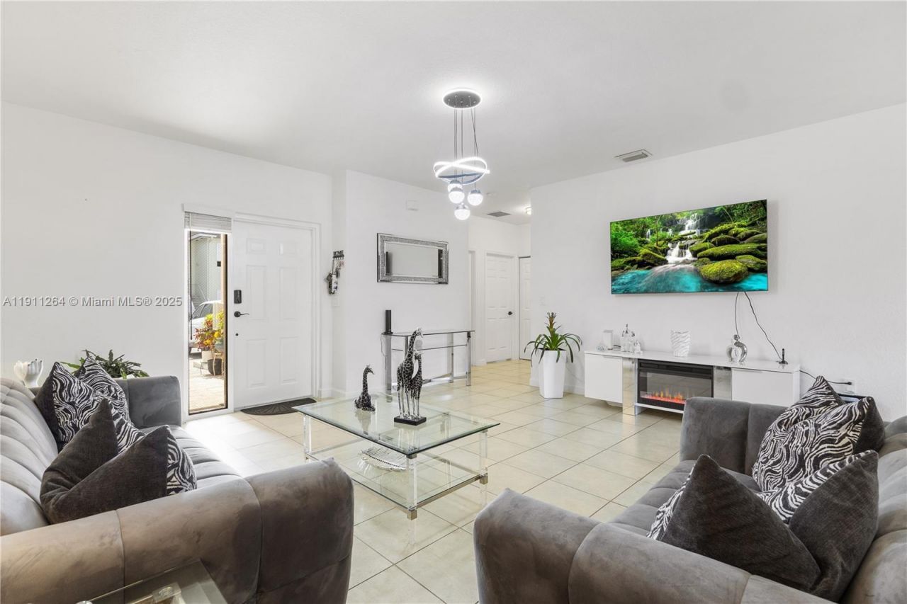 2741 NE 4th St, Unit 103, Homestead, FL 33033 Photo