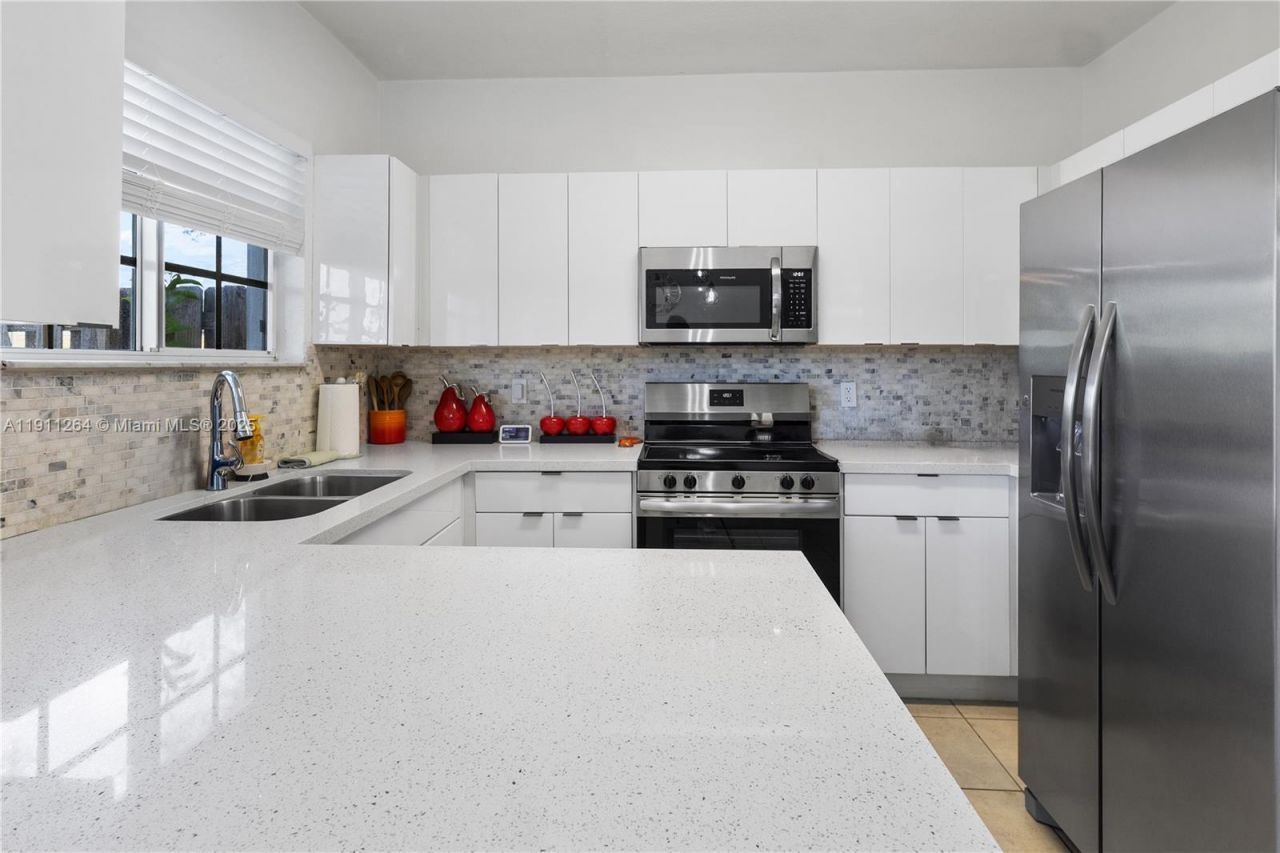 2741 NE 4th St, Unit 103, Homestead, FL 33033 Photo