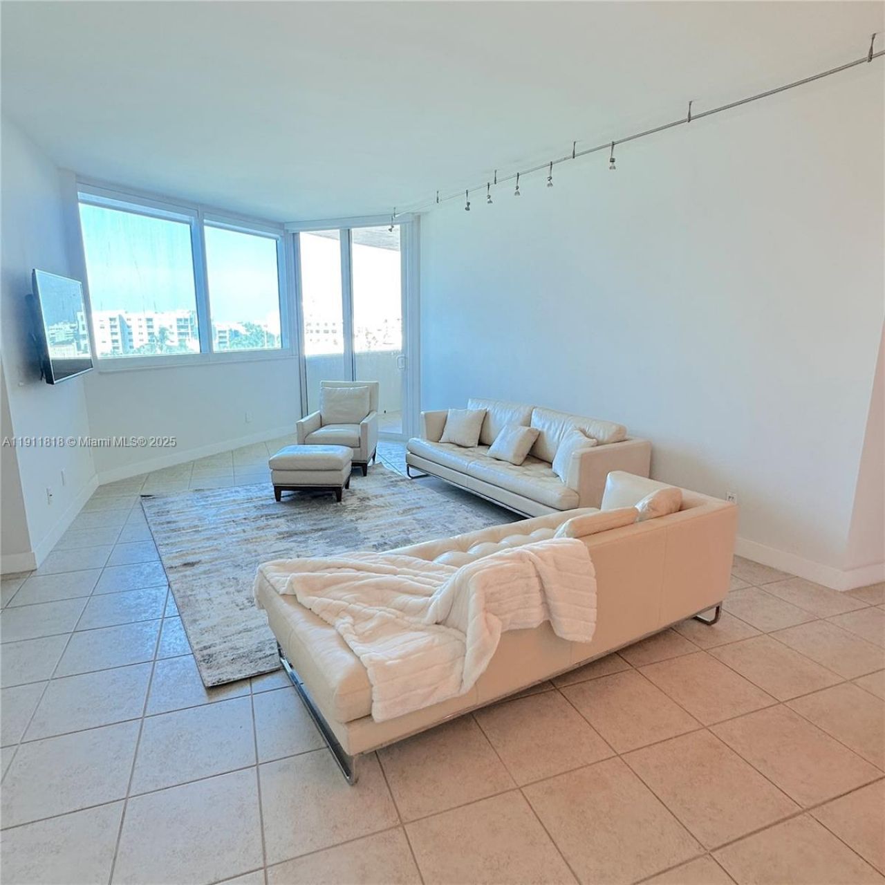 300 S Pointe Dr, Unit 704, Miami Beach, FL 33139 Photo