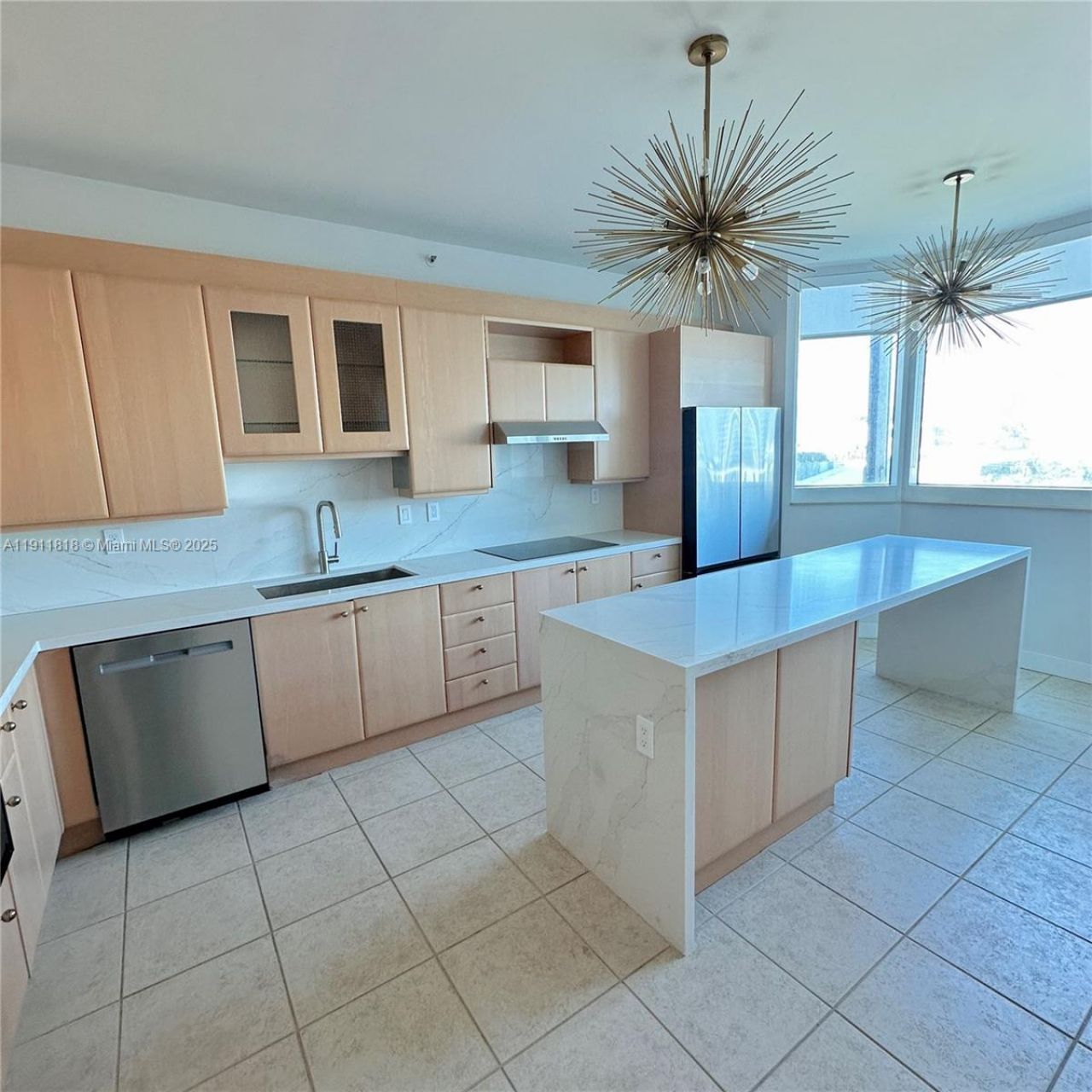 300 S Pointe Dr, Unit 704, Miami Beach, FL 33139 Photo