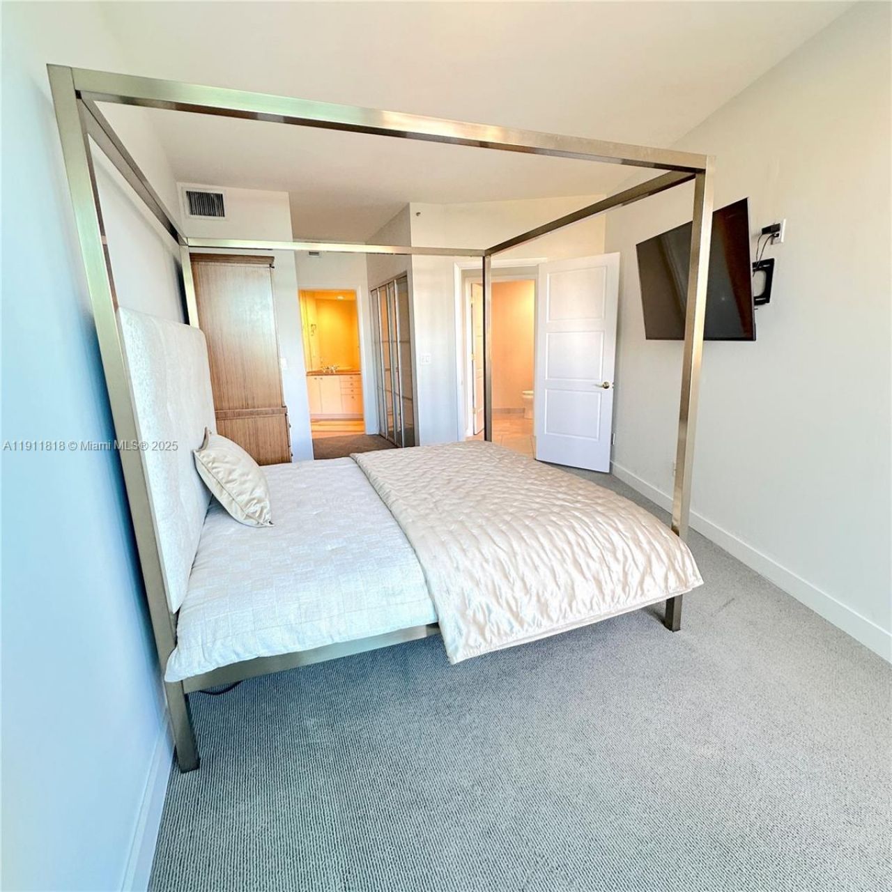 300 S Pointe Dr, Unit 704, Miami Beach, FL 33139 Photo