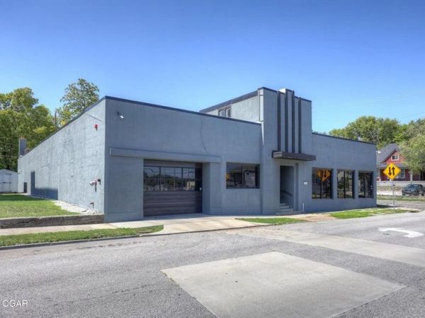 102 S Wall Avenue, Joplin, MO 64801