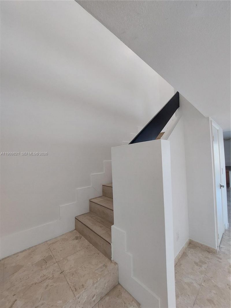 255 Poinciana Dr, Unit 605, Sunny Isles Beach, FL 33160 Photo