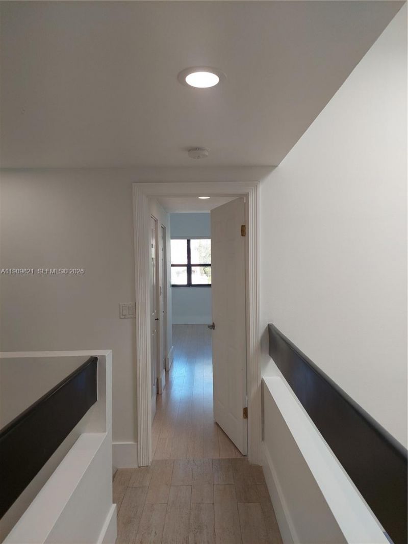 255 Poinciana Dr, Unit 605, Sunny Isles Beach, FL 33160 Photo