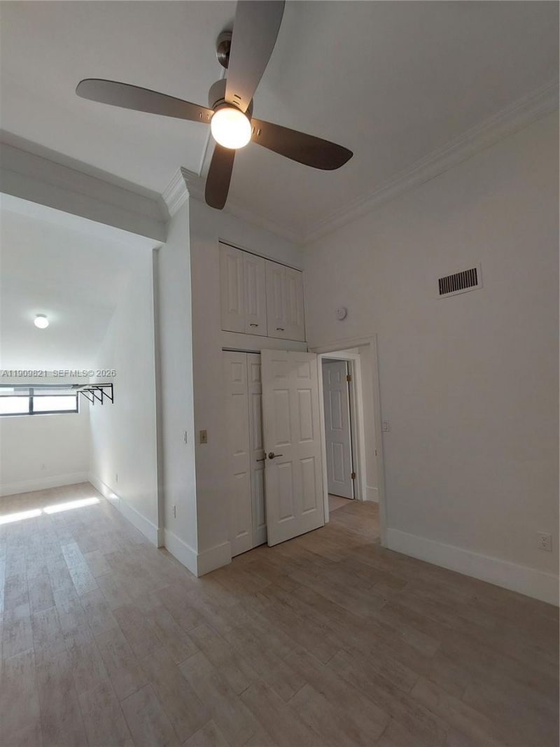 255 Poinciana Dr, Unit 605, Sunny Isles Beach, FL 33160 Photo