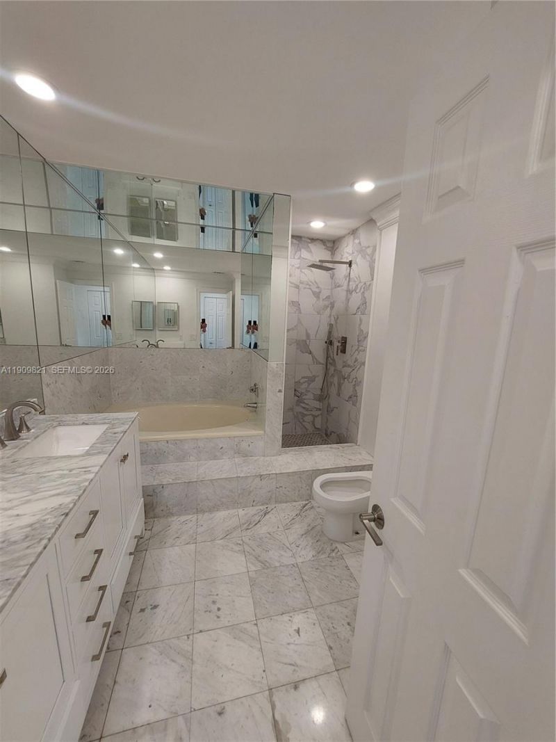 255 Poinciana Dr, Unit 605, Sunny Isles Beach, FL 33160 Photo