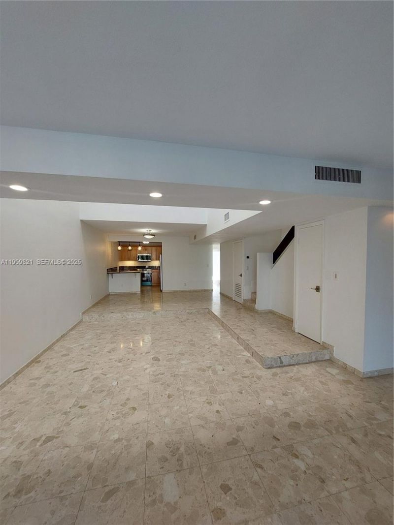 255 Poinciana Dr, Unit 605, Sunny Isles Beach, FL 33160 Photo