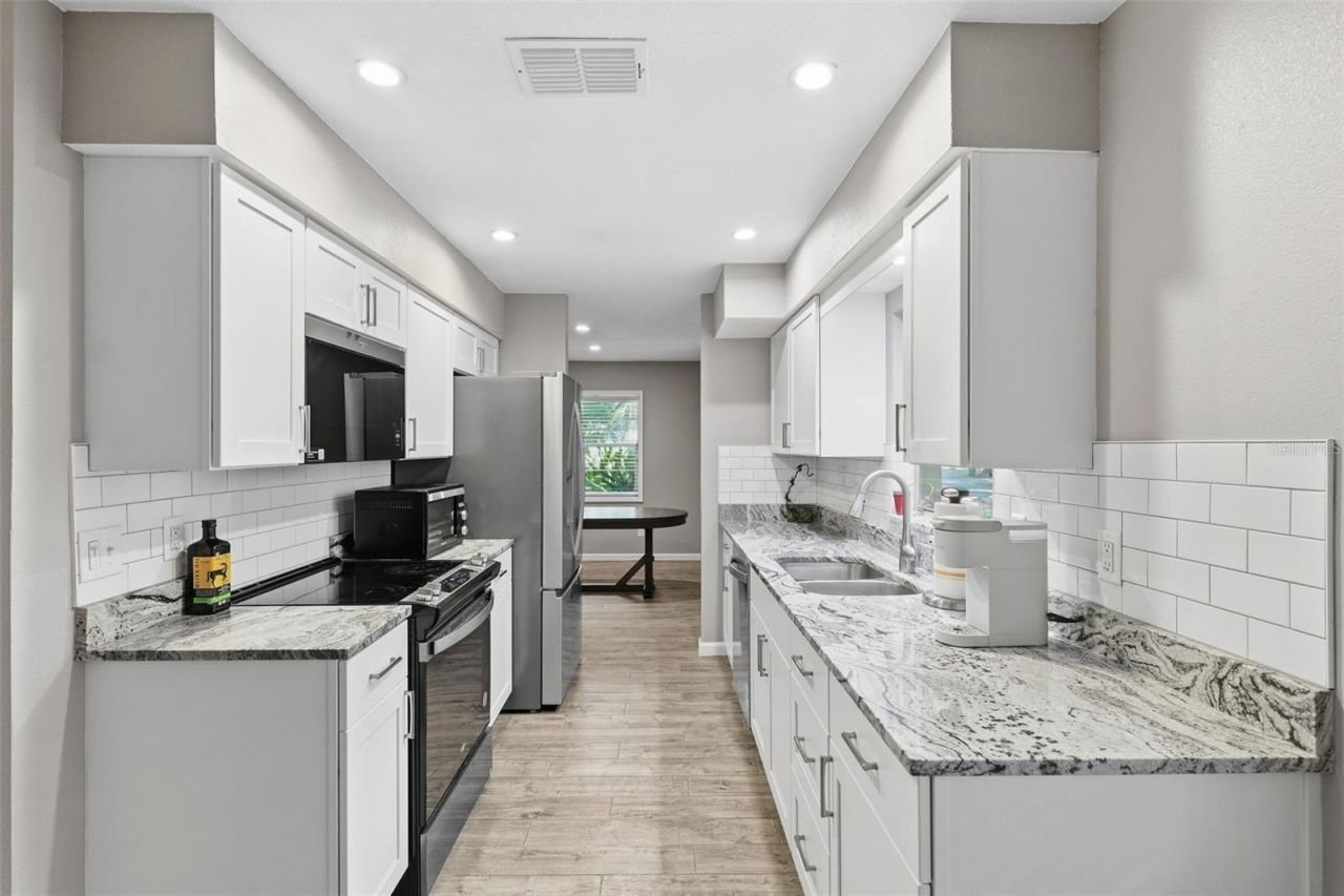 12210 State Street, Tampa, FL 33635 Photo