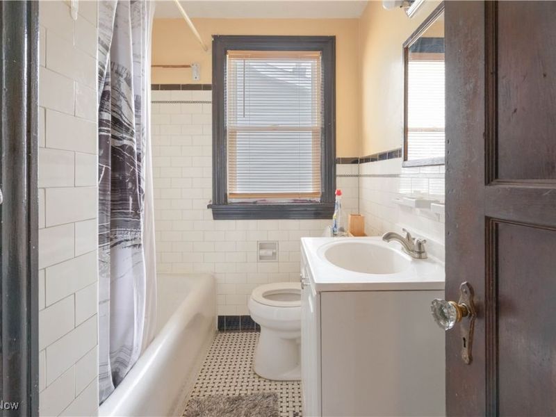 21051 S Lake Shore Boulevard, Euclid, OH 44123 Photo 12