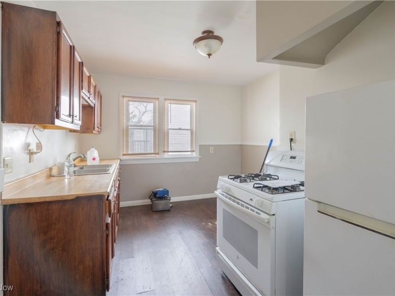 21051 S Lake Shore Boulevard, Euclid, OH 44123 Photo 13