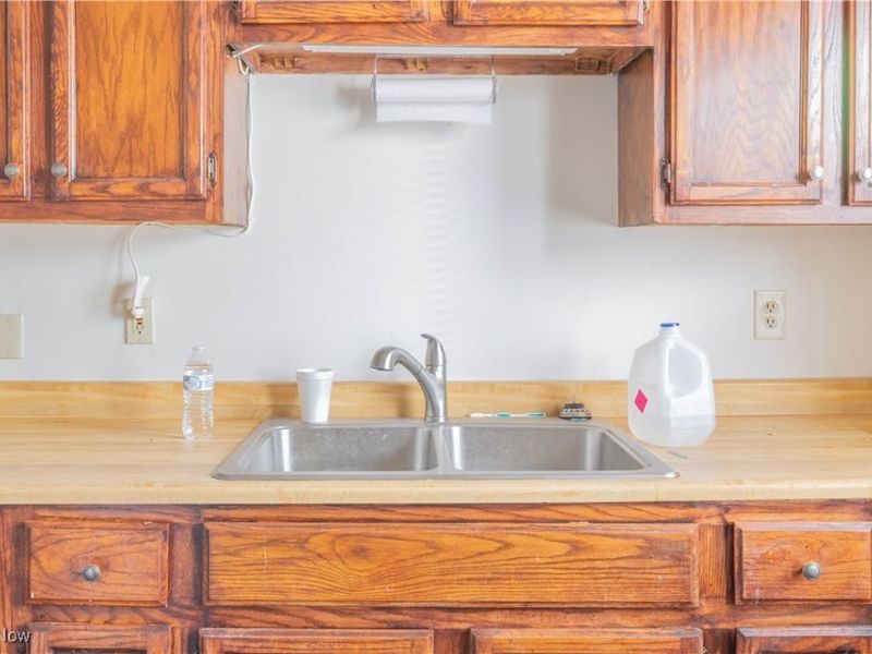 21051 S Lake Shore Boulevard, Euclid, OH 44123 Photo 14